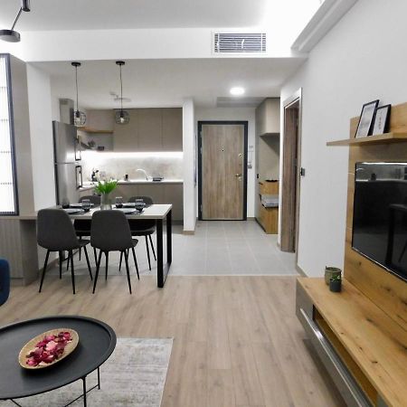 סקופיה Sky Side Luxury Condo מראה חיצוני תמונה