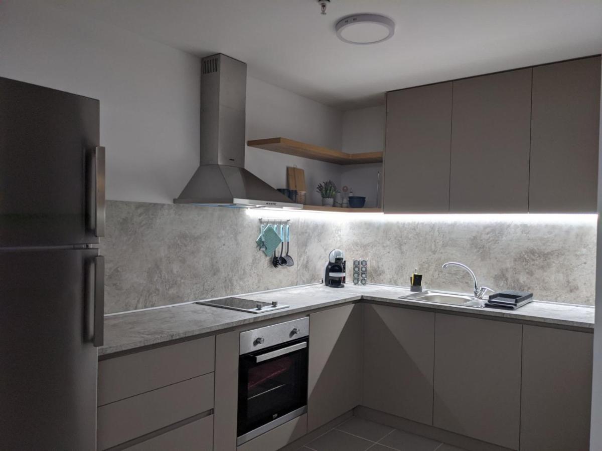 סקופיה Sky Side Luxury Condo מראה חיצוני תמונה