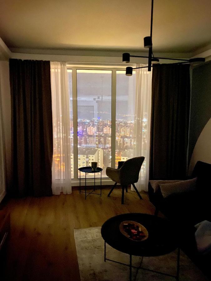 סקופיה Sky Side Luxury Condo מראה חיצוני תמונה