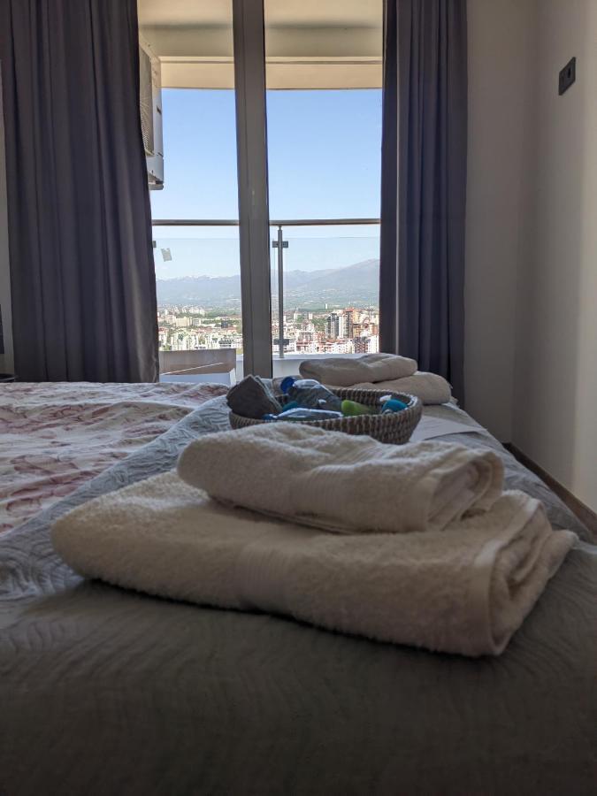 סקופיה Sky Side Luxury Condo מראה חיצוני תמונה
